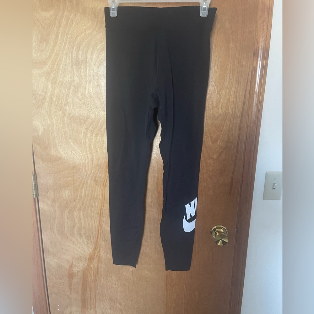 Nike work out pants. Size: M